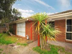 1/219 Seaford Rd Seaford VIC 3198 $300,000 Fresh as a Daisy Perfectly located close to school, shops, Peninsula Link and all amenities this unit is ideal for either first home buyer or investor. This unit has been recently renovated with modern kitchen, freshly painted and new carpets and tiles throughout. Offering two bedrooms with built in robes, main bathroom with separate toilet. Spacious living and dining area and your own personal front court yard to enjoy the spacious beautiful garden.