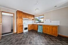 7 Purdon Ave New Norfolk TAS 7140 $228,000 Perfect 1st Home or Ideal Investment A great family home, located in a quiet area, large level lot, character, well presented home. * Large garage/workshop, private and well fenced * Heat pump, wood heater, quality carpets * Built-in robes, impressive timber kitchen * Spacious open plan living General Features Property Type: House Bedrooms: 3 Bathrooms: 1
