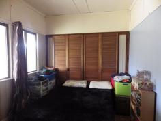 25 Bedwell St Yuleba QLD 4427 $190,000 COMFORTABLE 3 BEDROOM HOME Freshly painted home on large 802sqm corner block. 3 bedrooms all with built in cupboards and ceiling fans. Bathroom with shower over bath and vanity unit. Air conditioned lounge. Open plan kitchen and dining. Downstairs laundry with entertainment area at rear. Lock up shed with additional storage. Ample parking space. Property Snapshot Property Type: House Land Area: 802 m2