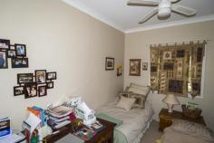 17 Lansdell St Mukinbudin WA 6479 $150,000 Shady Paradise This well appointed three bedroom one bathroom home will not disappoint anyone looking for a very comfortable property with an "all the work done" beautiful, fully reticulated, garden. A cosy open fire place for those cool winter evenings and evaporative air conditioning and ceiling fans for the summer months. Come and try to resist the charm of this very becoming property. Inspection by appointment only Other features: Fireplace(s),Garden Elders Property ID: 8936425 3 bedrooms 1 bathrooms 1 car parks Single garage Air Conditioning