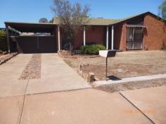 6 Hanneman Dr Whyalla Jenkins SA 5609 $190,000 Family Home in Quiet Location Property ID: 7624038 3 Bedrooms Quality carpets, window treatments, ceiling fans BIR with Mirror Doors Refrigerated airconditioner and ducted evaporative system Mains gas cooking, heating and HWS Canvas Awnings Double garage, carport, outback colorbond verandah, bushman rainwater tank
