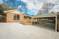 2/122 Maroondah Highway Healesville VIC 3777 $470,000-$480,000 New Open Plan with Ensuite Take advantage of this opportunity to buy a brand new spacious 3 bedroom townhouse with ensuite set at the rear of a 2 lot subdivision handy to shops and transport. The large open plan tiled living space has plenty of room for a large lounge suite and dining table. The kitchen features lots of bench space, gas cooktop, electric oven and dishwasher. Natural gas ducted heating, double carport, and water tank linked to toilets and laundry are also included. Brand new - and just for you! Price Guide: $470,000-$480,000 | Type: House | ID #535684