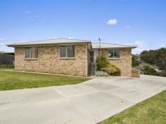 15 Sheridan Ct Summerhill TAS 7250 $310,000 Spacious Family Home - 1622sqm block Located in a quiet cul-de-sac in popular Summerhill is this spacious near 22 square family home set on a large 1622sqm block. Featuring all day sun, a lovely mountain outlook, 4 bedrooms, 2 bathrooms and open plan living areas. Below is a lock up garage and rumpus room, ideal for the children. All located within walking distance to schools, shopping centres and parks. General Features Property Type: House Bedrooms: 4 Bathrooms: 2 Land Size: 1622 m2