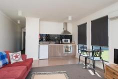 1/70 Shaw St Beaconsfield TAS 7270 $240 Modern in central location ! This modern 2 bedroom unit is located centrally in Beaconsfield and within easy walking distance to local shops, doctor and chemist. Featuring built-in wardrobes in both bedrooms, heat pump and small front balcony. The weekly rent includes your electricity consumption and the grounds are maintained for you. AVAILABLE NOW, 6/12 MONTH LEASE, SORRY NOT SUITABLE FOR PETS General Features Property Type: Semi Detached Bedrooms: 2 Bathrooms: 1