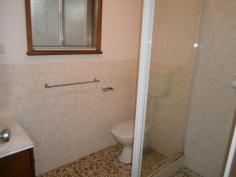 4/12 Sherwood Avenue KOORINGAL NSW 2650 $180 per week CHEAP AND CONVENIENT This neat and tidy unit contains 2 bedrooms with built in robes, reverse cycle split system to ward off the winter chill, a nice tidy kitchen. A great unit in a quiet complex, close to schools and shops. INSPECTIONS AVAILABLE: Monday to Friday 9am – 5pm PLEASE CALL 69258322 TO CONFIRM ATTENDANCE AT ALL OPEN INSPECTIONS