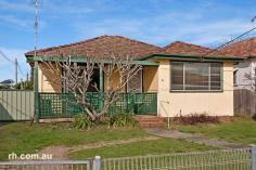 10 Wellington St Umina Beach NSW 2257 $380 per week HOUSE IN HANDY LOCATION Property ID: 4472806 Inspection Times: Thursday 16 February at 11:00AM to 11:10AM Two bedroom house close to shops and transport. Large modern kitchen. Timber floorboards. Air conditioning, built-in wardrobes. Deck at front and back. Call office now to arrange an inspection!!!