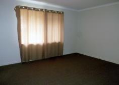 15 Hacket Cres Meningie SA 5264 $220 per week LOVELY 3 BEDROOM HOME Property ID: 11087983 This 3 bedroom home has open plan kitchen dining lounge with reverse cycle split system aircondioner and polished pine flooring. The 3 bedrooms are all carpeted & have no built-in robes. Bathroom has shower over bath & vanity. Toilet is separate. Separate laundry. Outside is low maintenance front garden, single carport & good size backyard. No shedding.