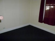 12 Edward St Meningie SA 5264 $190 per week 3 BEDROOM COTTAGE WITH STUDY Property ID: 11090779 3 good size bedrooms + study. Formal lounge with r/c s/s airconditioner. Large kitchen/dining/family area. Bathroom with shower over square bath & vanity. Separate toilet. Separate laundry. Large fenced yard.