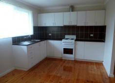 15 Hacket Cres Meningie SA 5264 $220 per week LOVELY 3 BEDROOM HOME Property ID: 11087983 This 3 bedroom home has open plan kitchen dining lounge with reverse cycle split system aircondioner and polished pine flooring. The 3 bedrooms are all carpeted & have no built-in robes. Bathroom has shower over bath & vanity. Toilet is separate. Separate laundry. Outside is low maintenance front garden, single carport & good size backyard. No shedding.