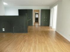 12 Edward St Meningie SA 5264 $190 per week 3 BEDROOM COTTAGE WITH STUDY Property ID: 11090779 3 good size bedrooms + study. Formal lounge with r/c s/s airconditioner. Large kitchen/dining/family area. Bathroom with shower over square bath & vanity. Separate toilet. Separate laundry. Large fenced yard.