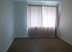 15 Hacket Cres Meningie SA 5264 $220 per week LOVELY 3 BEDROOM HOME Property ID: 11087983 This 3 bedroom home has open plan kitchen dining lounge with reverse cycle split system aircondioner and polished pine flooring. The 3 bedrooms are all carpeted & have no built-in robes. Bathroom has shower over bath & vanity. Toilet is separate. Separate laundry. Outside is low maintenance front garden, single carport & good size backyard. No shedding.