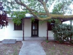 12 Edward St Meningie SA 5264 $190 per week 3 BEDROOM COTTAGE WITH STUDY Property ID: 11090779 3 good size bedrooms + study. Formal lounge with r/c s/s airconditioner. Large kitchen/dining/family area. Bathroom with shower over square bath & vanity. Separate toilet. Separate laundry. Large fenced yard.