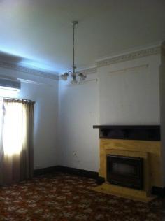 43 Clive St Katanning WA 6317 $159,000 Main Street Appeal House - Property ID: 914998 Situated on the Main Street of town and set on a large 1042m2 block with rear access via the back lane way. Character brick and tile home with a central formal lounge and large back family room. To the right of the house are the carport and garage. Being so close to town and amenities this home has heaps of potential. Features Land Size Approx. - 1042 m2 Close to Shops Close to Transport Secure Parking Formal Lounge