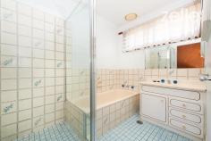 2/405 Ross Circuit Lavington NSW 2641 $200,000 This comfortable and easy living 2 bedroom townhouse is ready to move in, comprising open plan lounge & dining areas, a large main bedroom with built in robes, kitchen with pantry and built in cupboards, separate laundry with sink, tiled bathroom & separate toilet. Only minutes to most amenities, shopping at Lavington square, close proximity to Ross Circuit preschool and a number of other schools. Features: Braemar gas wall furnace, carrier refrigerated cooling, Westinghouse electric oven, ceiling fan, gas HWS.