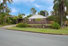 24 Simpson St Capalaba QLD 4157 $ 395,000 INSPECTION BY PRIVATE APPOINTMENT Comfortable three bedroom family home Air con to lounge dining Modern gas Cooktop and oven Gas Hot Water System Security screens to windows and doors Large garden shed to rear yard Fully fenced rear yard Covered carport to side of building Easy 850 m walk to local Schools Easy 5 minuite drive to local shopping Bus stop just up the street Large 683 Sq M lot Great Potential for renovation TO BOOK AN INSPECTION SMS BILL HOOPER 0403 967 866 NOMINATE BEST TIME AND DATE…