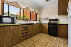 5/53 Eyre Street Echuca VIC 3564 $190,000 This two bedroom unit is currently tenanted until 12/06/2020 and returns $245pw. There is an enclosed courtyard and single carport. Well maintained this would make an ideal addition to your investment portfolio. FEATURES: • Built-In Wardrobes • Close To Schools • Close To Shops • Close To Transport;Air Conditioning..