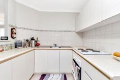 Unit 5/20 N Yunderup Rd North Yunderup WA 6208 $229,000 * A roadside 3 bedroom, 1 bathroom semi ensuite unit in a complex of 8. * Open plan kitchen/dining/living zone, large courtyard & secure parking for 1 vehicle & room for a small boat or trailer. * The Murray River Boat ramp is only meters away with a cafe next door, perfect for your morning coffee & take away meal.
