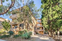 4/24 Rutland Street Allawah NSW 2218 $770,000 A well presented three bedroom unit that would suit any young family, down sizer or investor. The unit is well laid out with great air flow and natural light through-out the day. Conveniently located the block is only a short walk to parks, St George Christian School, shops & Station. • Combined living and dining space • Updated enclosed kitchen • Sunny north facing balcony • Neat & tidy bathroom • Large lock up garage..