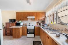 2/4 Eversley Place Grafton NSW 2460 It's not often a ground level unit in the heart of Grafton comes to market. Situated in a quiet cul de sac just minutes walk from Aldi Supermarket, and just a few blocks from all of the Grafton CBD facilities, this is an opportunity that is few and far between. Privately positioned, this low maintenance brick and tile unit offers two bedrooms, both with ceiling fans and built-in robes, a functional kitchen with open plan air conditioned open living space plus its own paved private courtyard. A single lock up garage with additional storage space.
