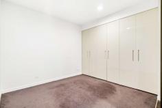 703/209 Castlereagh Street Sydney NSW 2000 Stunning unfurnished one bedroom apartment located on level 7 of a recently constructed building in a popular location. Features with: Timber floor & ducted air-conditioning throughout Open plan living style, combine lounge & dinning Gourmet kitchen with granite bench top & stainless steel Bedroom with large built in wardrobes Lots of storage, work bench and balcony Close to Hyde Park, Westfield Shopping Centre, transports & all amenities. Nearest cross street is Bathurst Street.