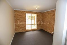 6A Travers Avenue Nulsen WA 6450 $275,000 If you’re in the market for your first home then look no further than this double brick strata unit conveniently located close to schools. Providing 2 bedrooms with Built in robes, semi-ensuite and open plan living. Reverse cycle air-conditioning and stainless steel freestanding stove. Screened, rear deck overlooking the low maintenance yard. Garden shed and single carport.