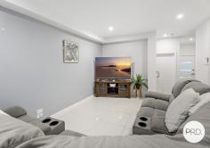 33 Rosemont Circuit Flinders NSW 2529 $899,000 Modern, low-maintenance living presents here at 33 Rosemont Street, Flinders. This well-appointed three-bedroom duplex delivers comfort, functionality and easy entertaining in a convenient coastal setting. Featuring an open plan layout, the modern kitchen flows seamlessly to the light-filled living and dining space, extending out to an undercover entertaining area - perfect for relaxed weekends or hosting guests. Featuring: 3 generous bedrooms 2 bathrooms Single garage plus additional open car space Undercover outdoor entertaining off living area Low-maintenance lifestyle An excellent opportunity for first home buyers, downsizers or investors seeking a quality home in a sought-after location.
