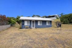 4 Hughes Road West Beach WA 6450 $475,000 West Beach – Asbestos and iron constructed home featuring 2 bedrooms and open plan family living, dining and kitchen with stainless steel appliances. The home includes a combined bathroom and laundry, reverse cycle air conditioning and gas hot water system. Positioned on a 756sqm block, the property includes a side vehicle access to rear yard. The property is conveniently located close to town, with Adventureland Park and the local deli nearby, adding to the appeal of this central location. Ideal for buyers looking for an affordable entry point, renovation project, or investment opportunity.